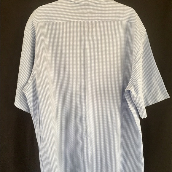 Bugatchi Uomo Short Sleeve Button Down. - Picture 3 of 5